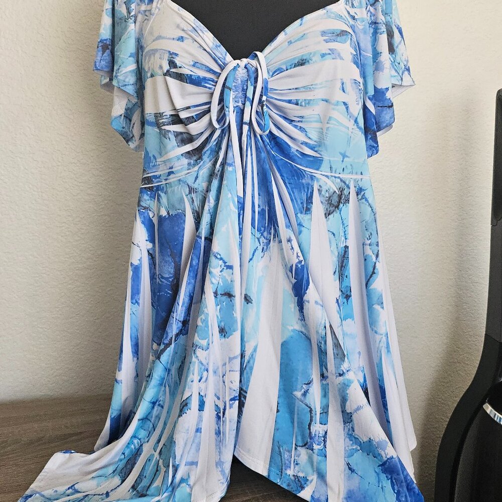 Cute Womens Short Sleeve "Shark Bite" Blue & White Floral Top, Size 3XL